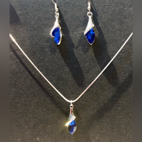 VINTAGE necklace and earring set Silver Blue teardrop crystal Upcycled Elegant - Picture 14 of 14